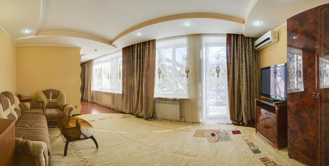 Ghostinitsa "Lina" Hotel Petropavlovsk Exterior photo