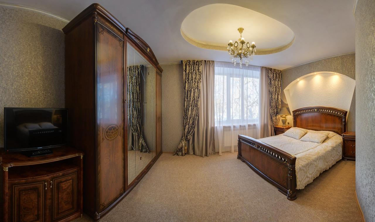 Ghostinitsa "Lina" Hotel Petropavlovsk Exterior photo